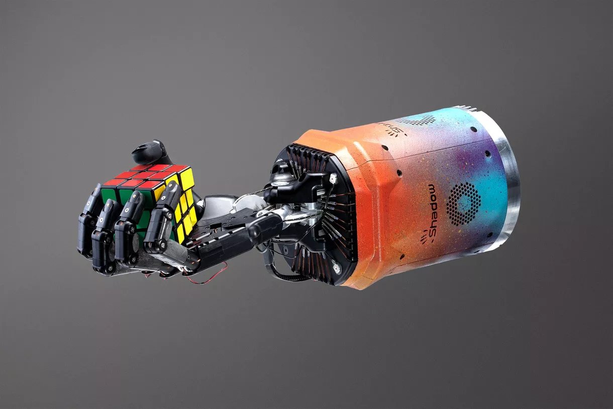 Robot OpenAI układa kostkę Rubika jedną ręką