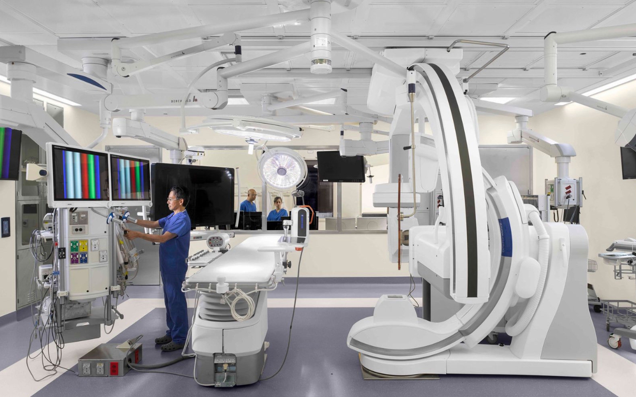 Szpital, gdzie roboty i SI odciążą ludzi
