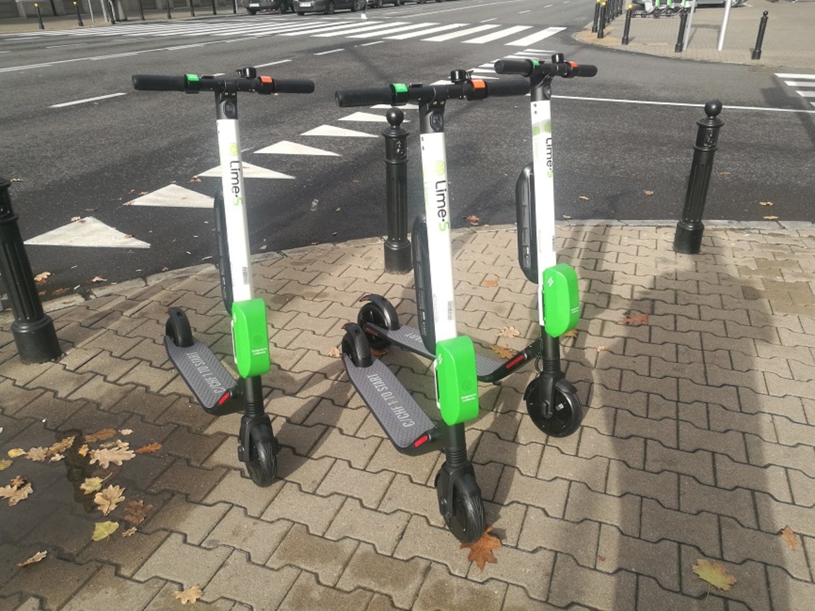 Lime – wymienne akumulatory w hulajnogach i czujniki jazdy po chodniku