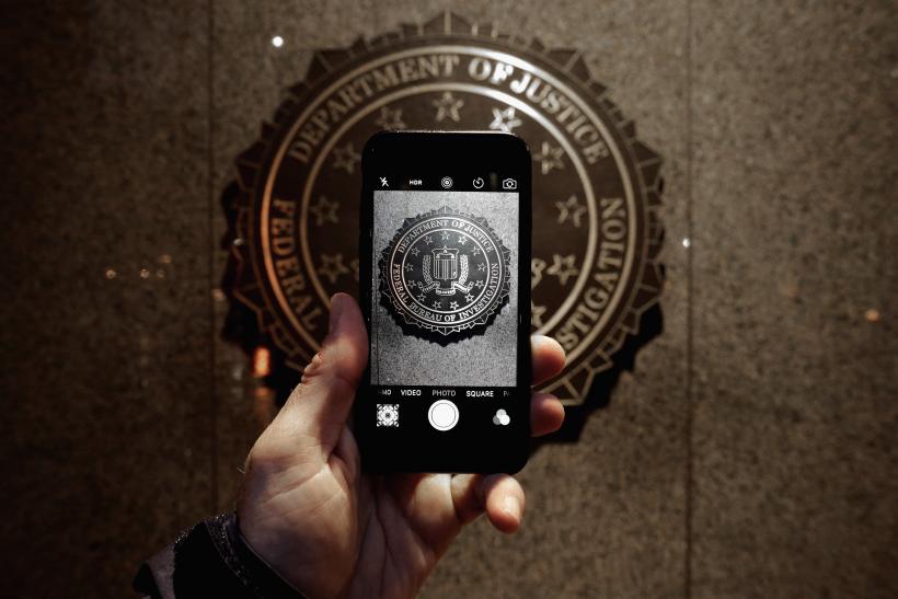 FBI prosi Apple o pomoc w odblokowaniu iPhone’ów