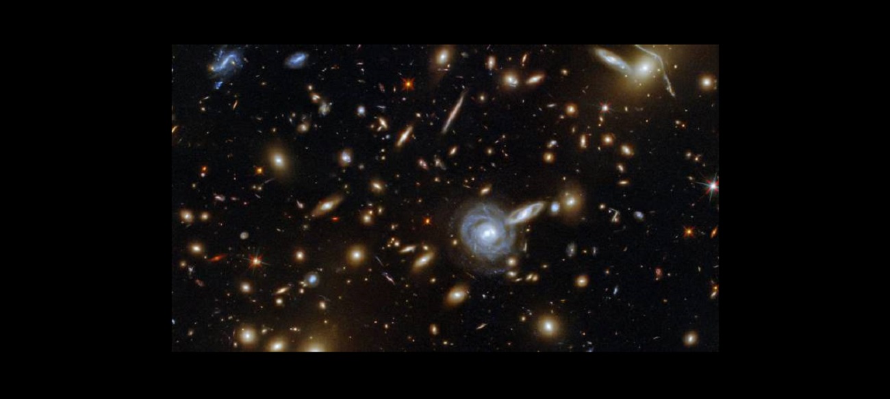 Każdy punkt na tym zdjęciu to osobna galaktyka. Rzućcie okiem na nowy obraz wykonany przez teleskop Hubble’a