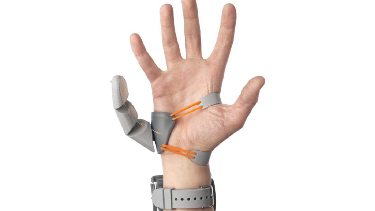 Ten robotyczny kciuk może poprawić nasz chwyt. Sterowanie nim jest bardzo intrygujące