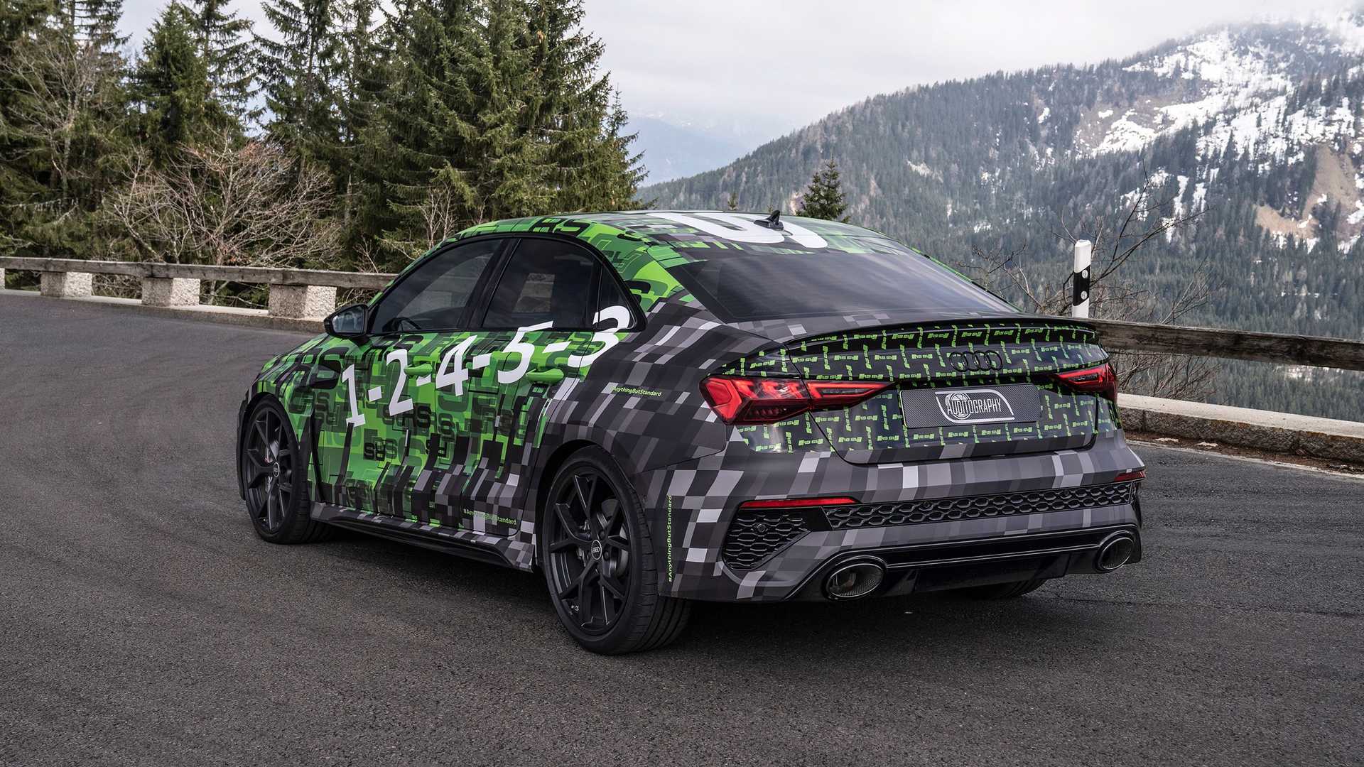 Spójrzcie na zdjęcia Audi RS3 2022. Nieoficjalnych szczegółów nie zabrakło