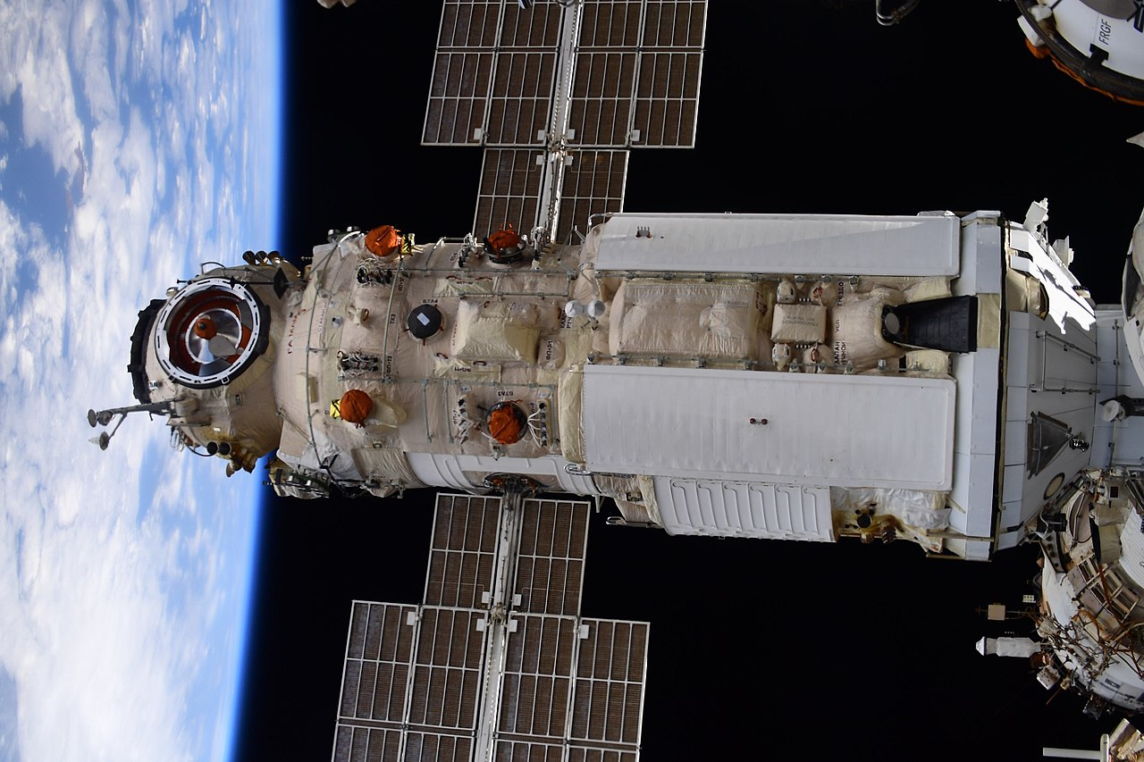 Moduł Nauka po zadokowaniu do ISS
