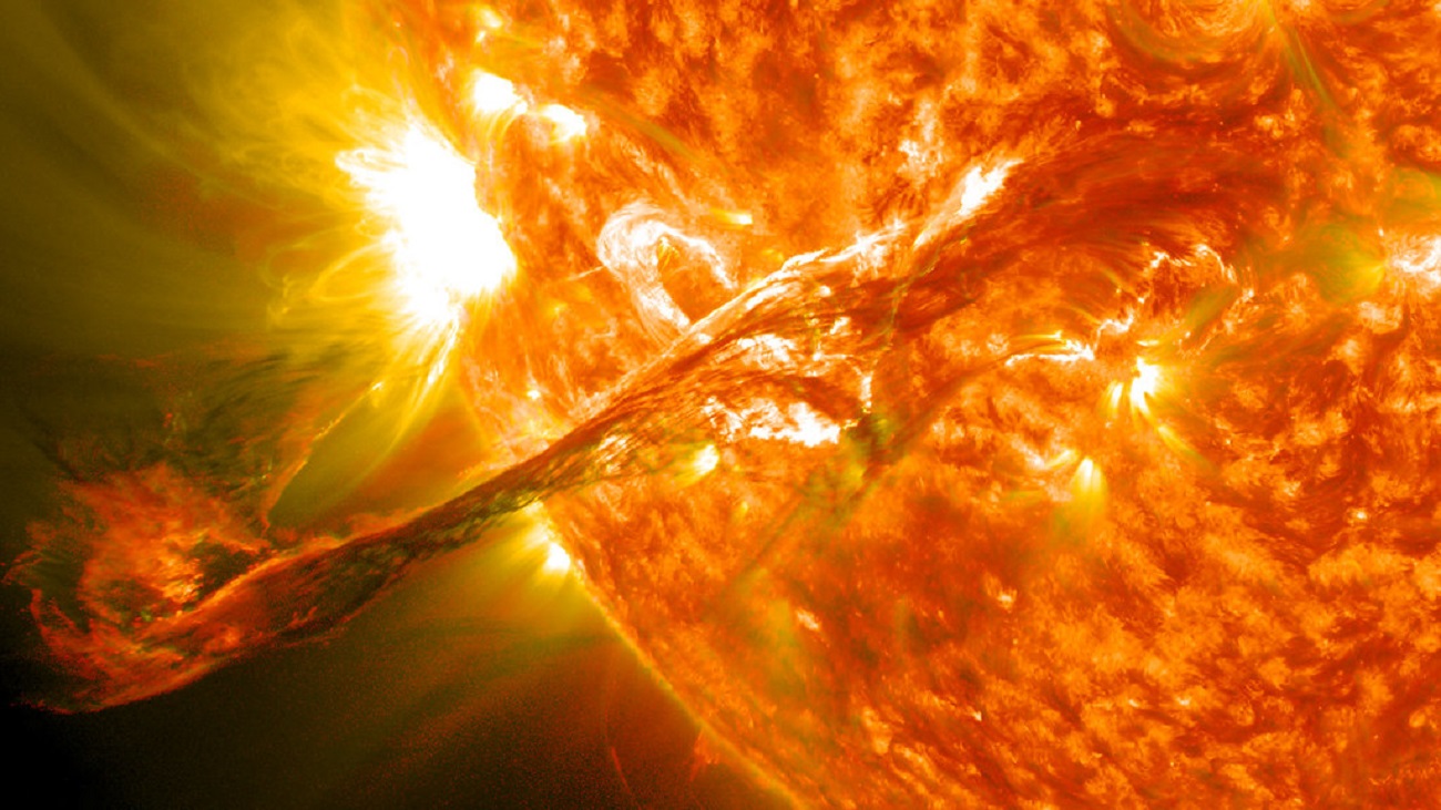 Słońce i jego rosnąca aktywność. Naukowiec ostrzega przed kosmicznymi kanibalami