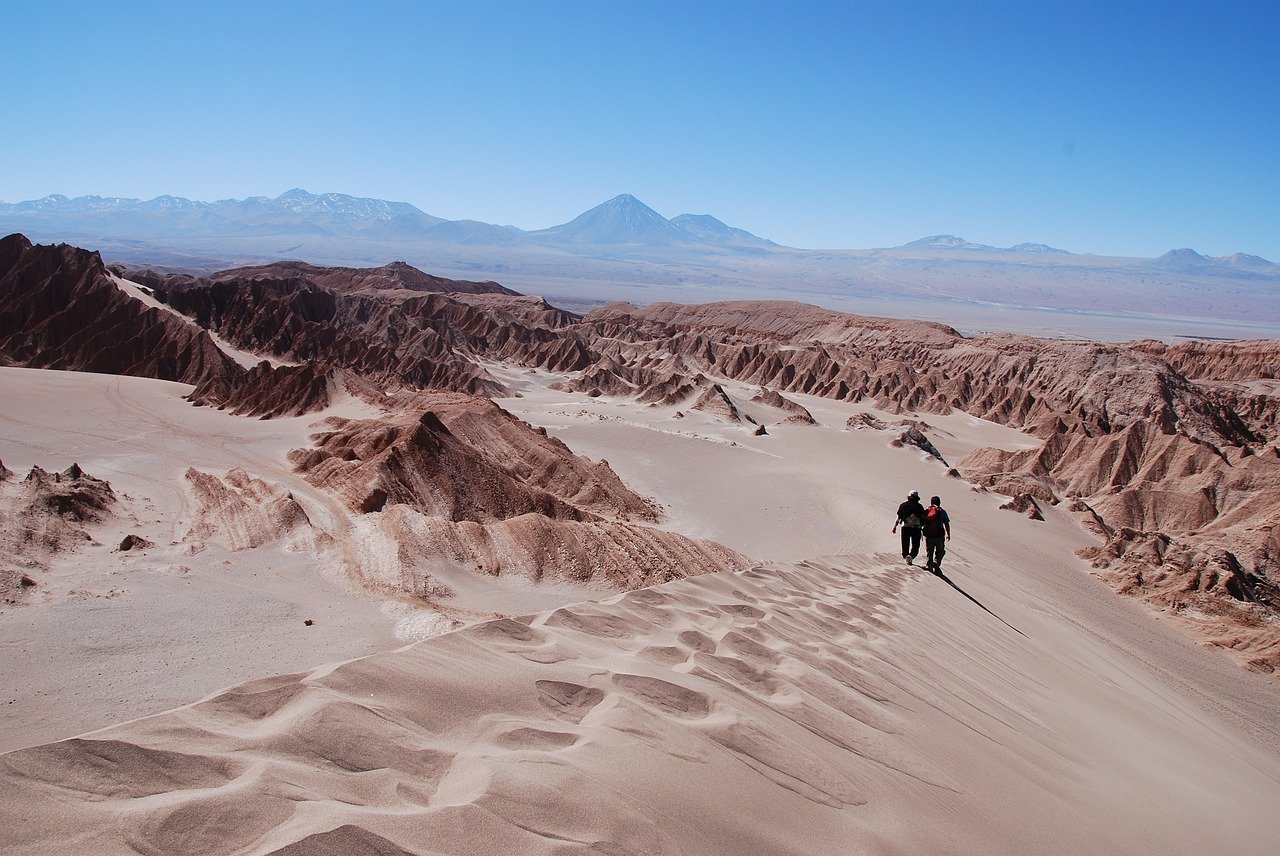 Na pustyni pojawił się szklany korytarz. Naukowcy na tropie zagadki sprzed tysięcy lat