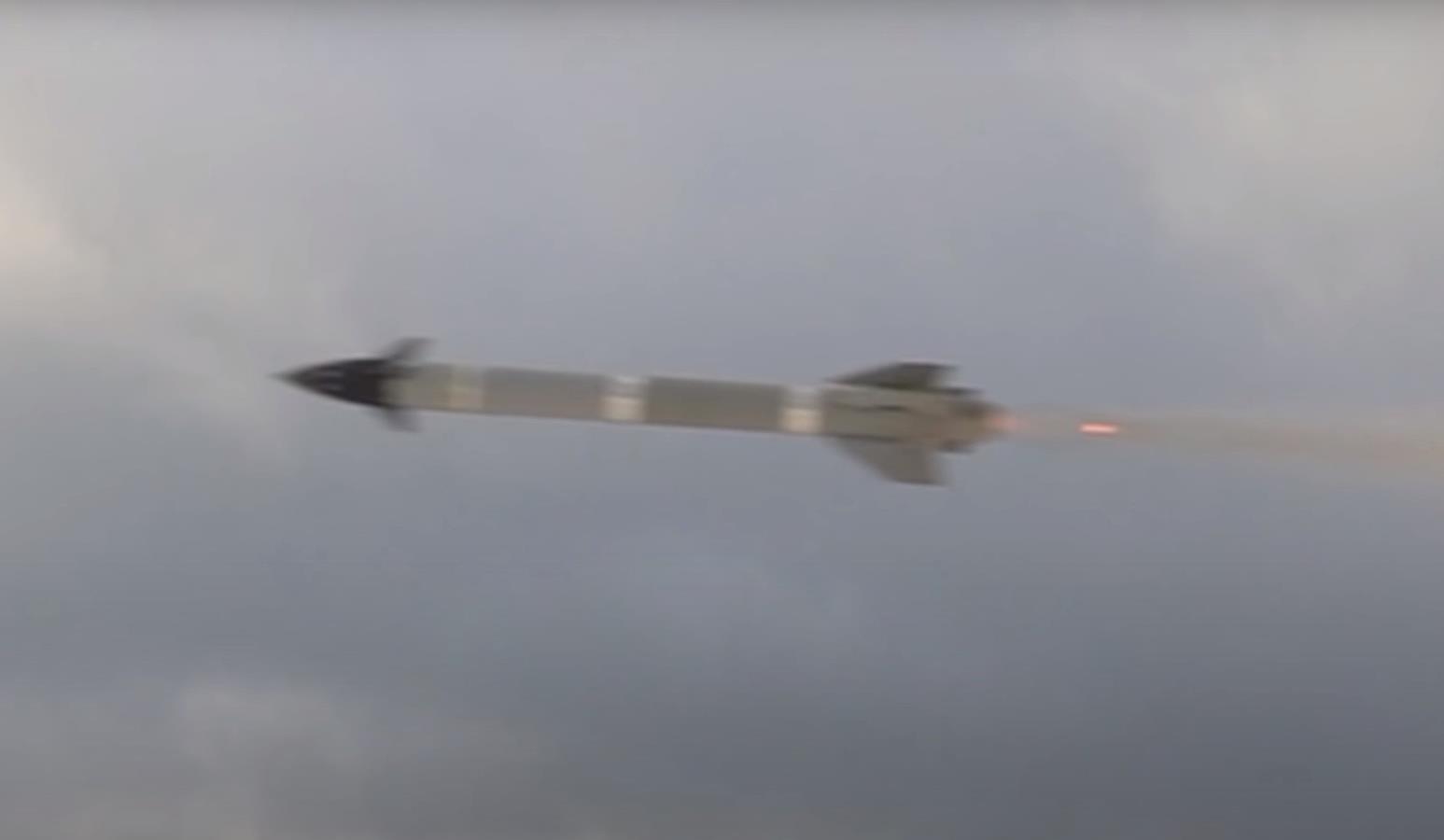 ukraiński przeciwlotniczy pocisk kierowany RK-10 na poligonie, ukraiński przeciwlotniczy pocisk kierowany RK-10, pocisk kierowany RK-10, przeciwlotniczy pocisk kierowany RK-10