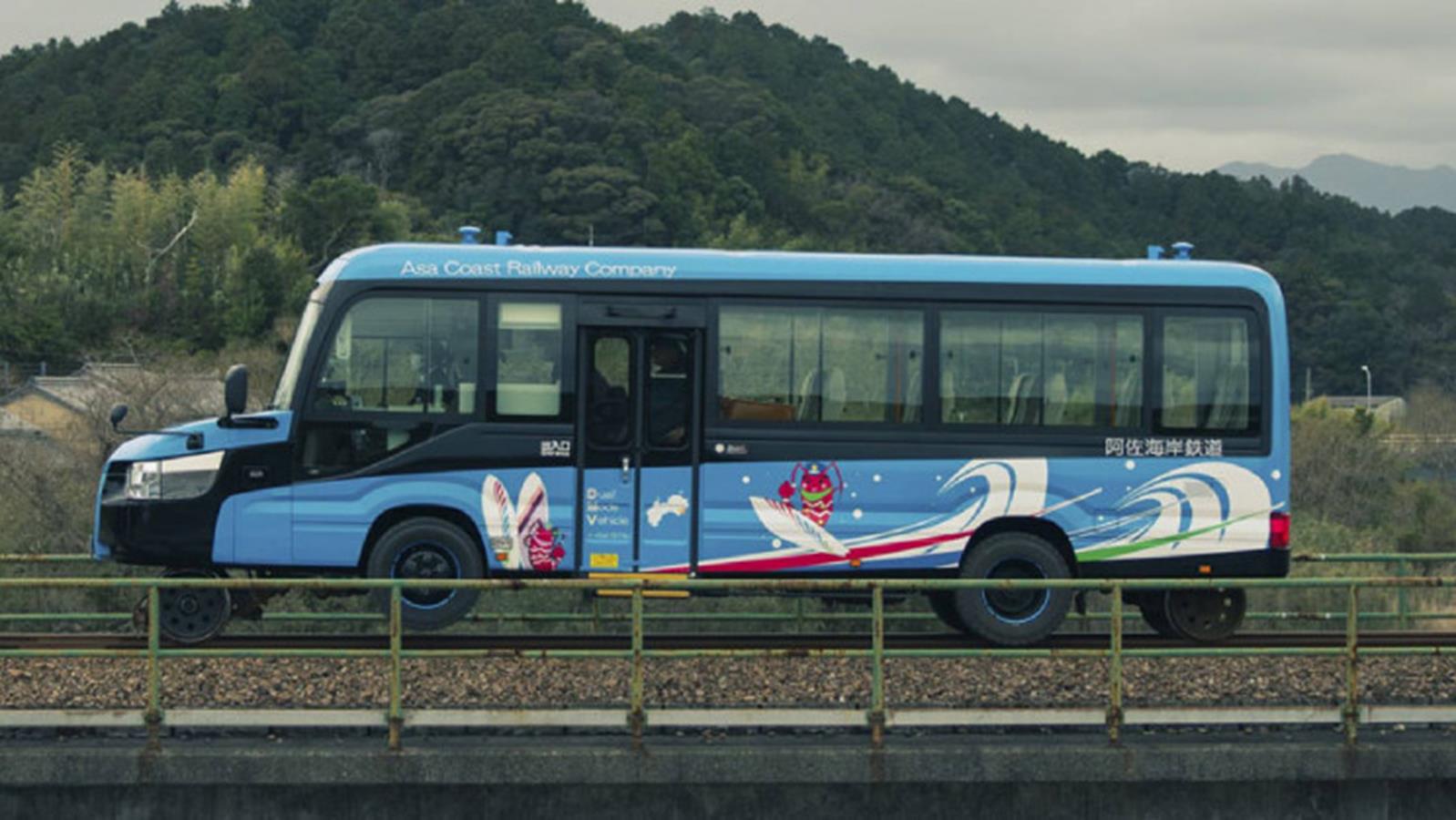 Japończycy połączyli autobus i pociąg, unikalna hybryda DMV, DMV