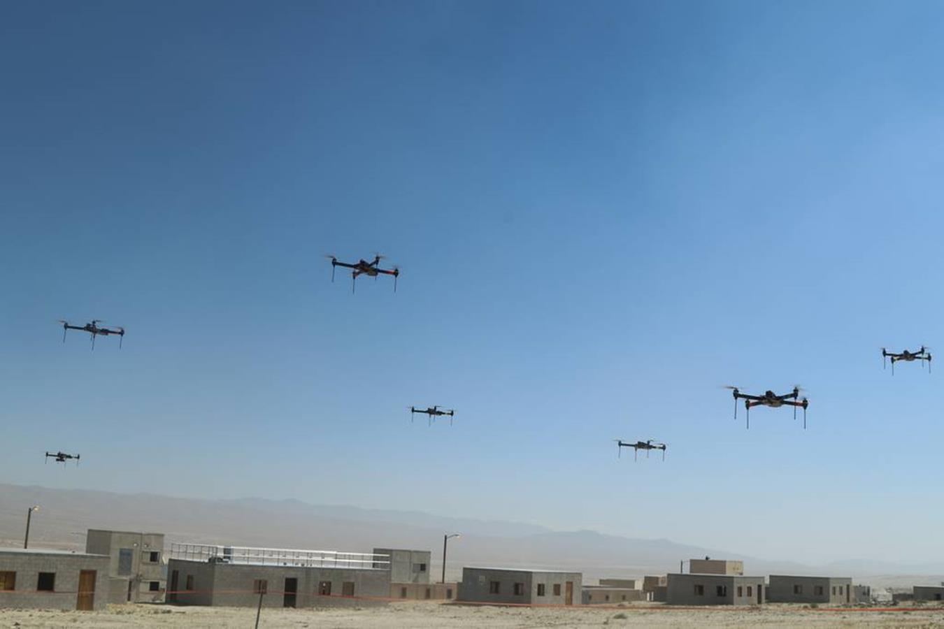 Armia USA sprawdzi bojowy rój dronów. Ma być tani oraz rozpoznawać i atakować cele z poziomu jednego kontrolera