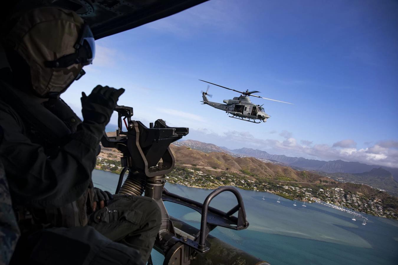 nowe zasobniki walki elektronicznej, UH-1Y, AH-1Z