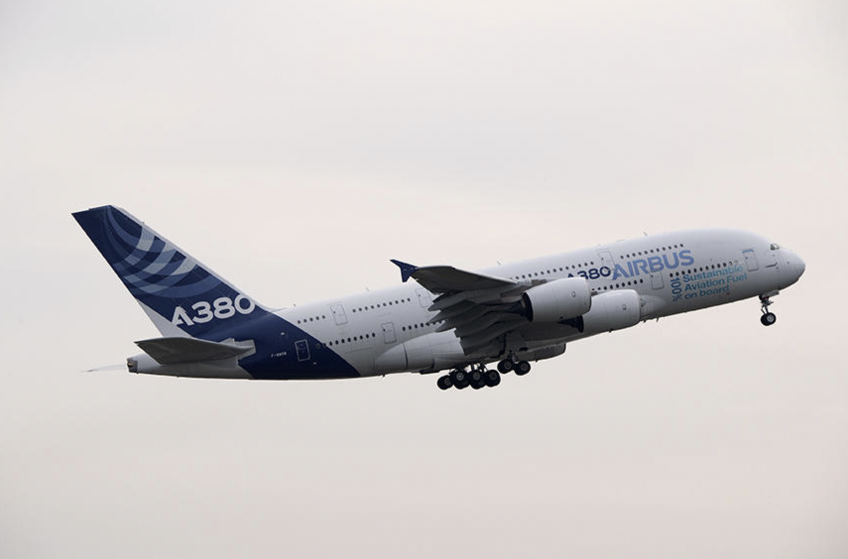 Nadchodzi nowa era lotnictwa. Airbus A380 poleciał na oleju spożywczym