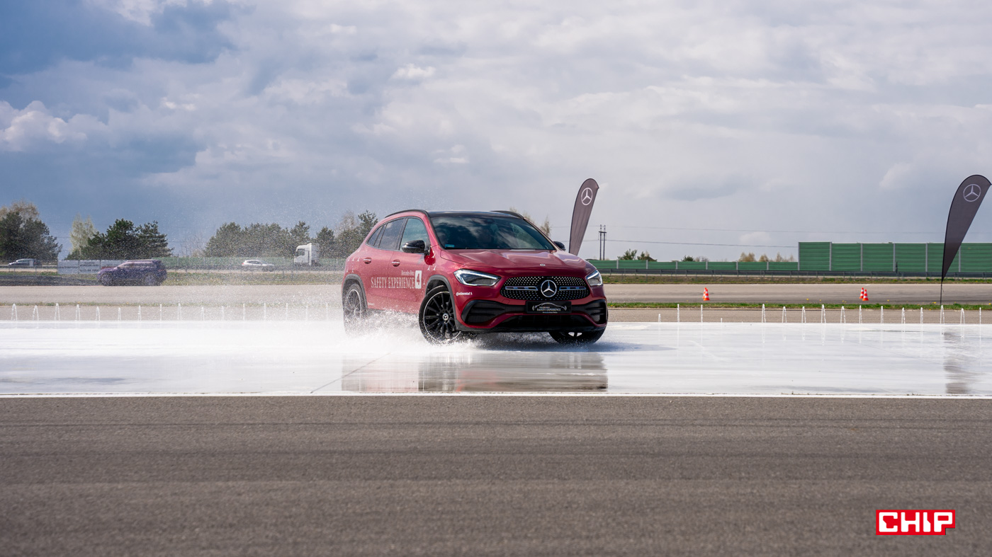 Byliśmy na Mercedes-Benz Driving Experience. Czy warto skorzystać z takiego szkolenia?