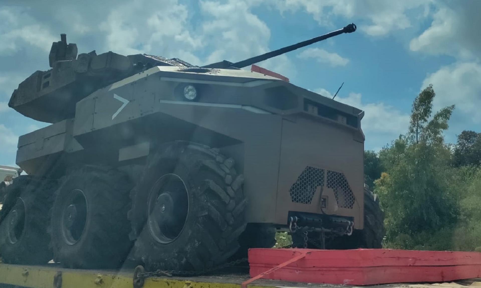 Tajemniczy uzbrojony robot naziemny na izraelskich drogach. To wręcz bezzałogowy mini-czołg