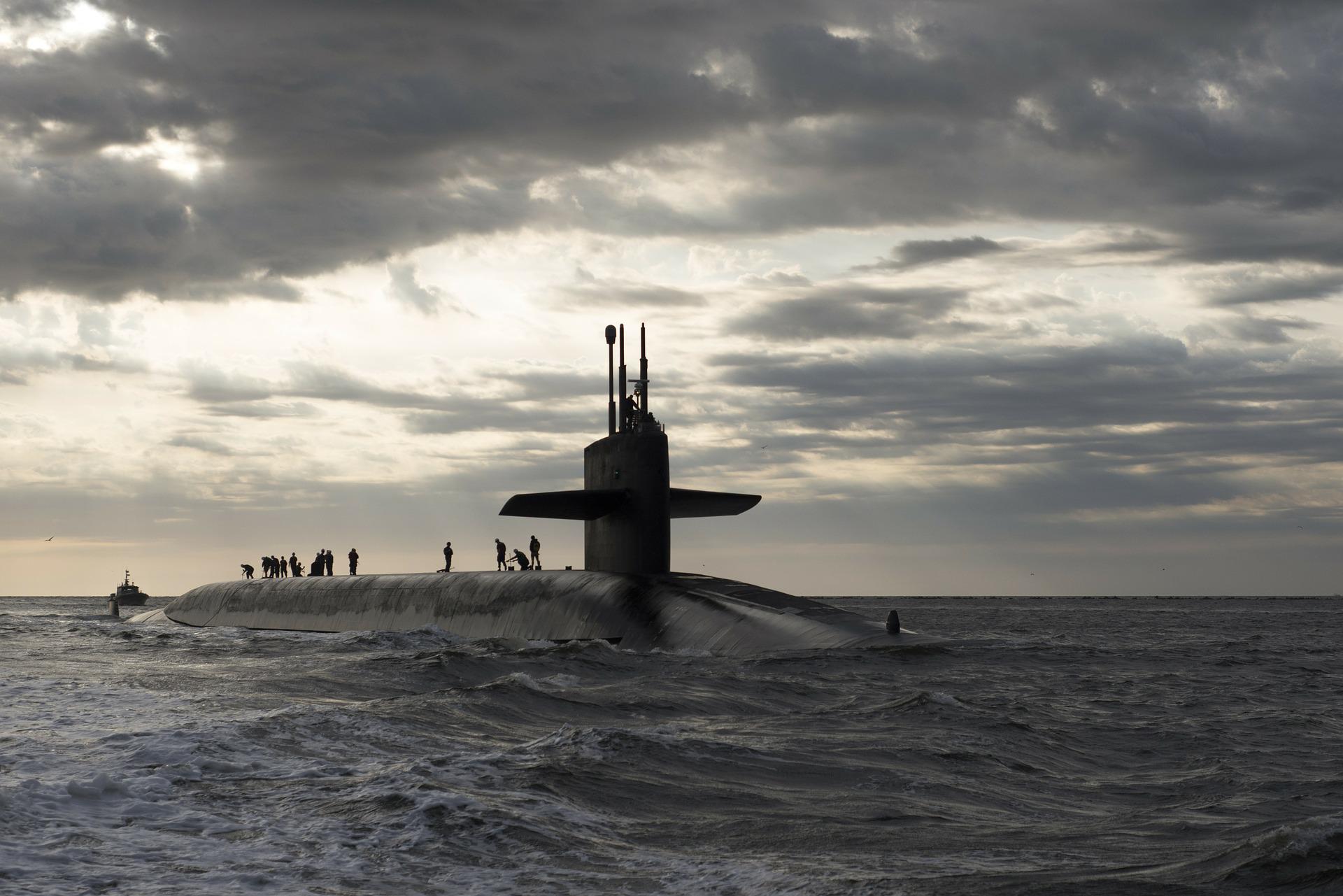 Czy okręty podwodne z napędem jądrowym mogą być przykrywką do produkcji broni atomowej?
