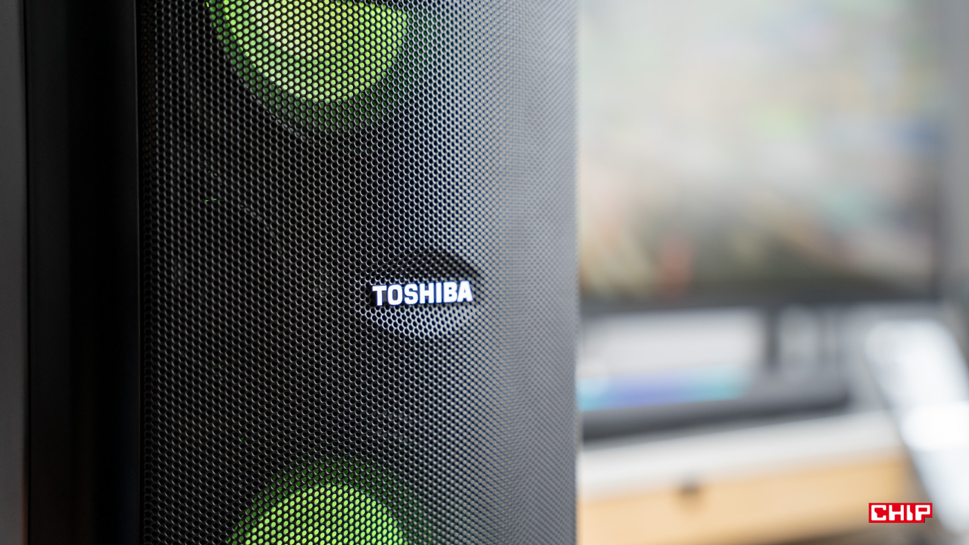 Wideorecenzja Toshiba TY-ASC51. Nagłośni imprezę, naładuje smartfon i pozwoli… zaśpiewać