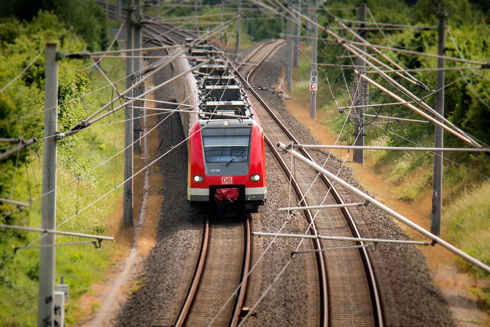 Pierwszy na świecie pociąg wodorowy ruszył na tory! Regularne kursy odbywa u sąsiada Polski