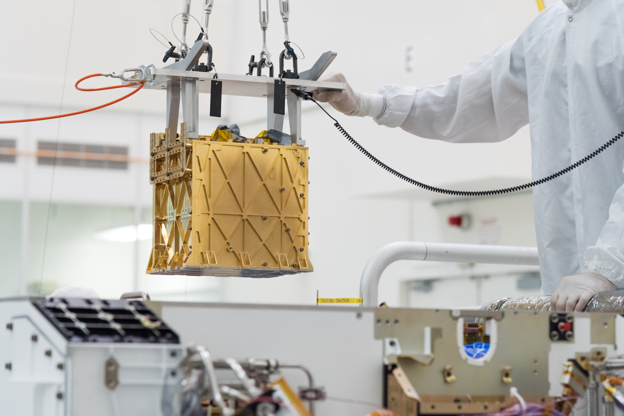 Instrument MOXIE zabrany na pokład łazika Perseverance /Fot. NASA
