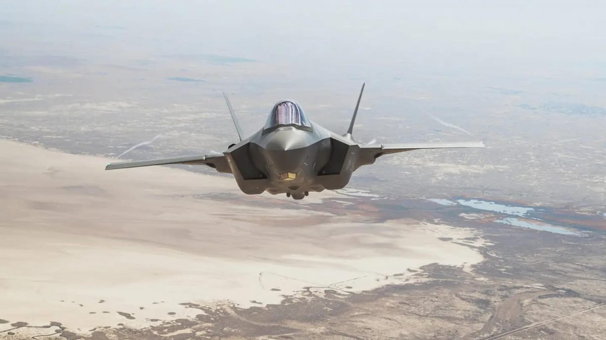 Pierwszy taki przelot Sił Powietrznych USA w historii. Te zdjęcia zachwycają