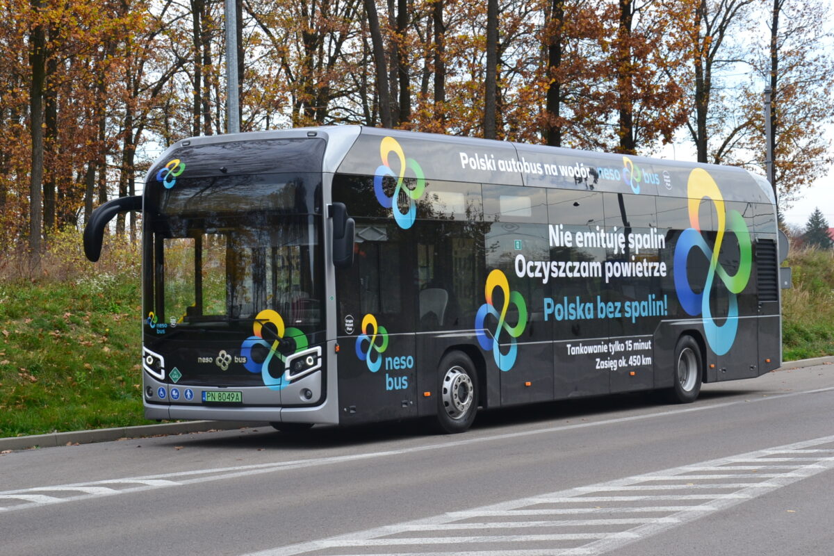 Polska stawia na paliwo przyszłości. Wiemy, gdzie powstanie fabryka autobusów na wodór