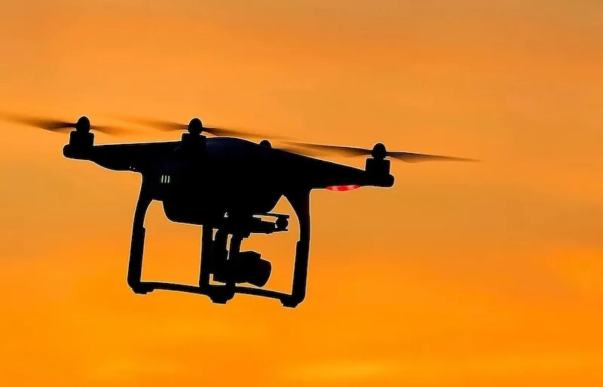 Ładowanie dronów przejdzie do historii. Chińczycy twierdzą, że mogą latać nimi w nieskończoność