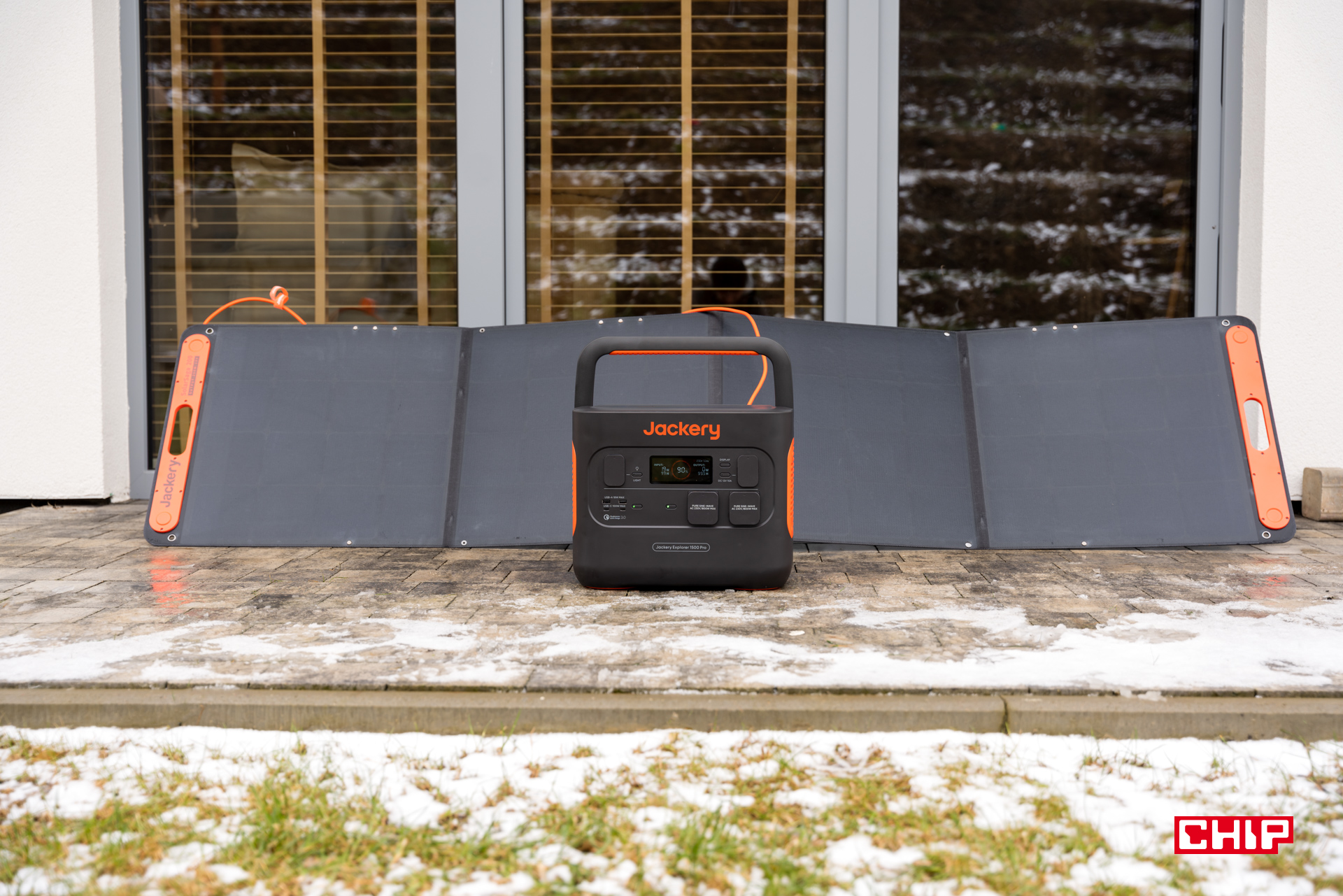 Jackery SolarSaga 200