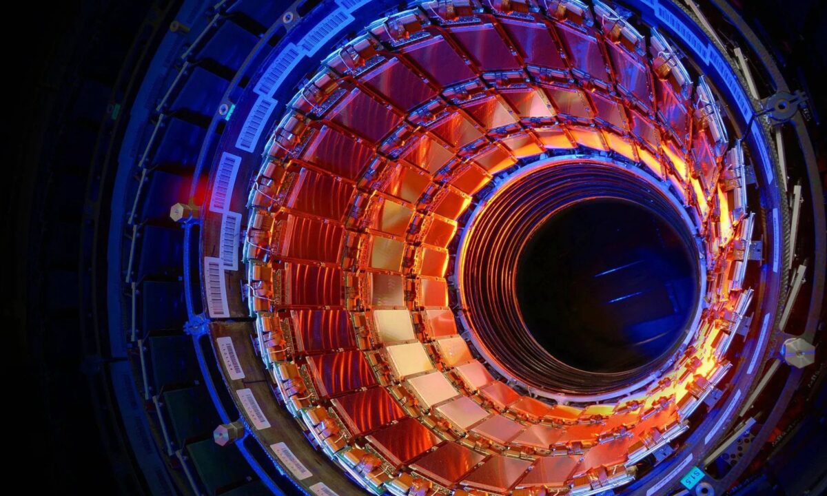 Cztery kwarki górne naraz. Zaskakujące obserwacje w Wielkim Zderzaczu Hadronów