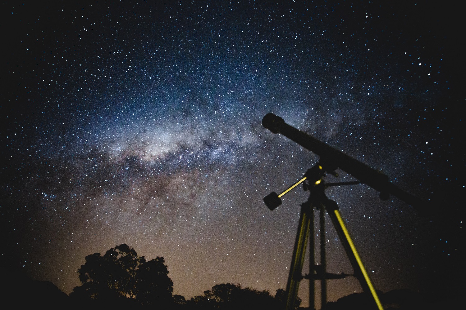 Astronom wykrył sygnały, których nie umie wytłumaczyć. Przeanalizował ponad tysiąc źródeł