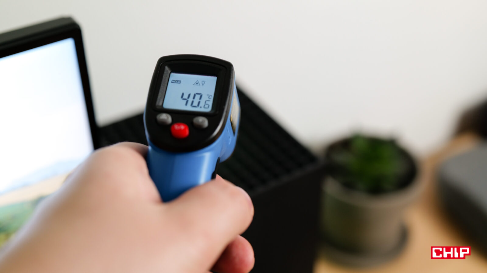 Termometr mierzy temperaturę Xboxa Series X