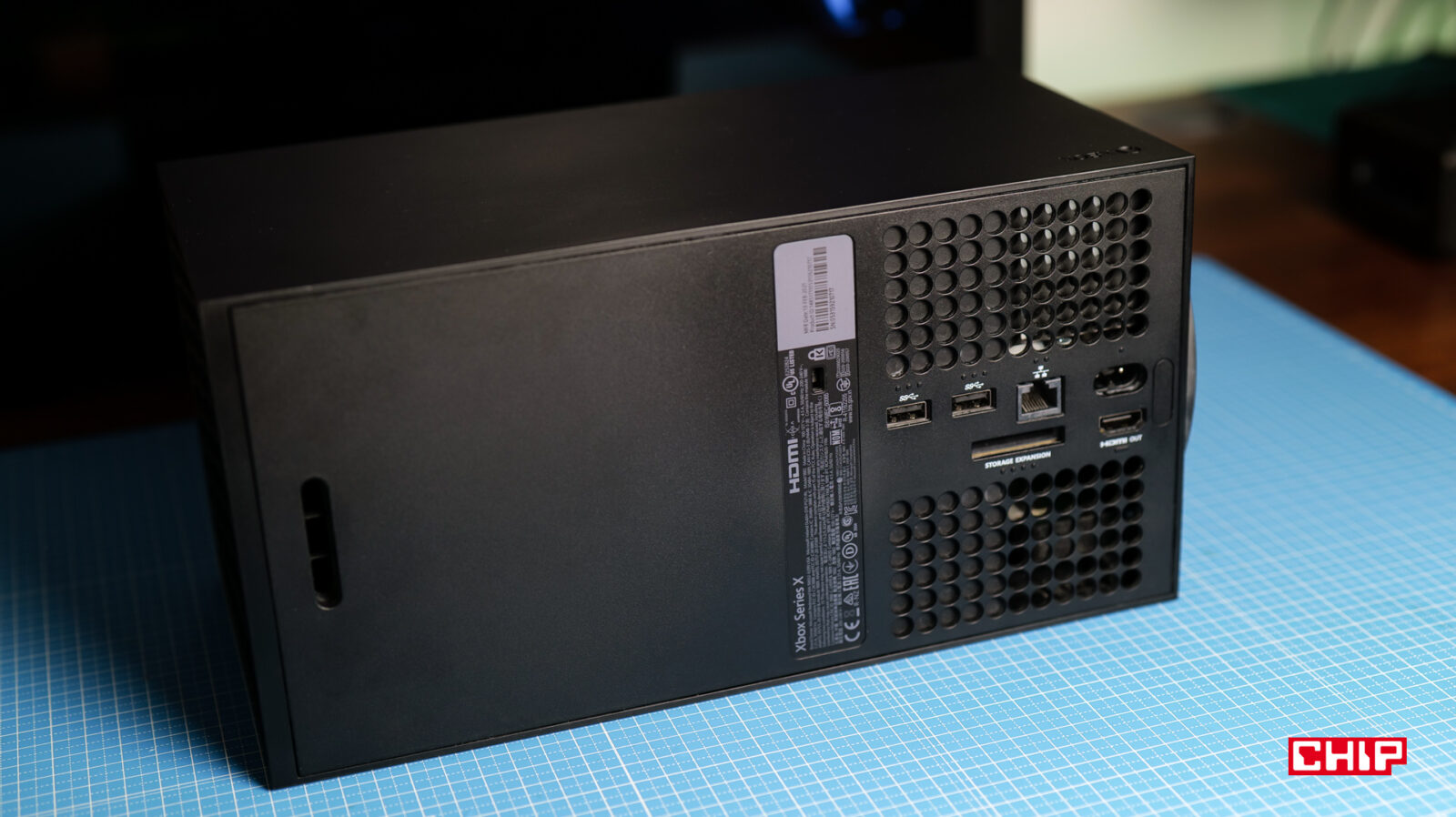 Porty zasilania i łączenia z konsolą w Xbox Series X