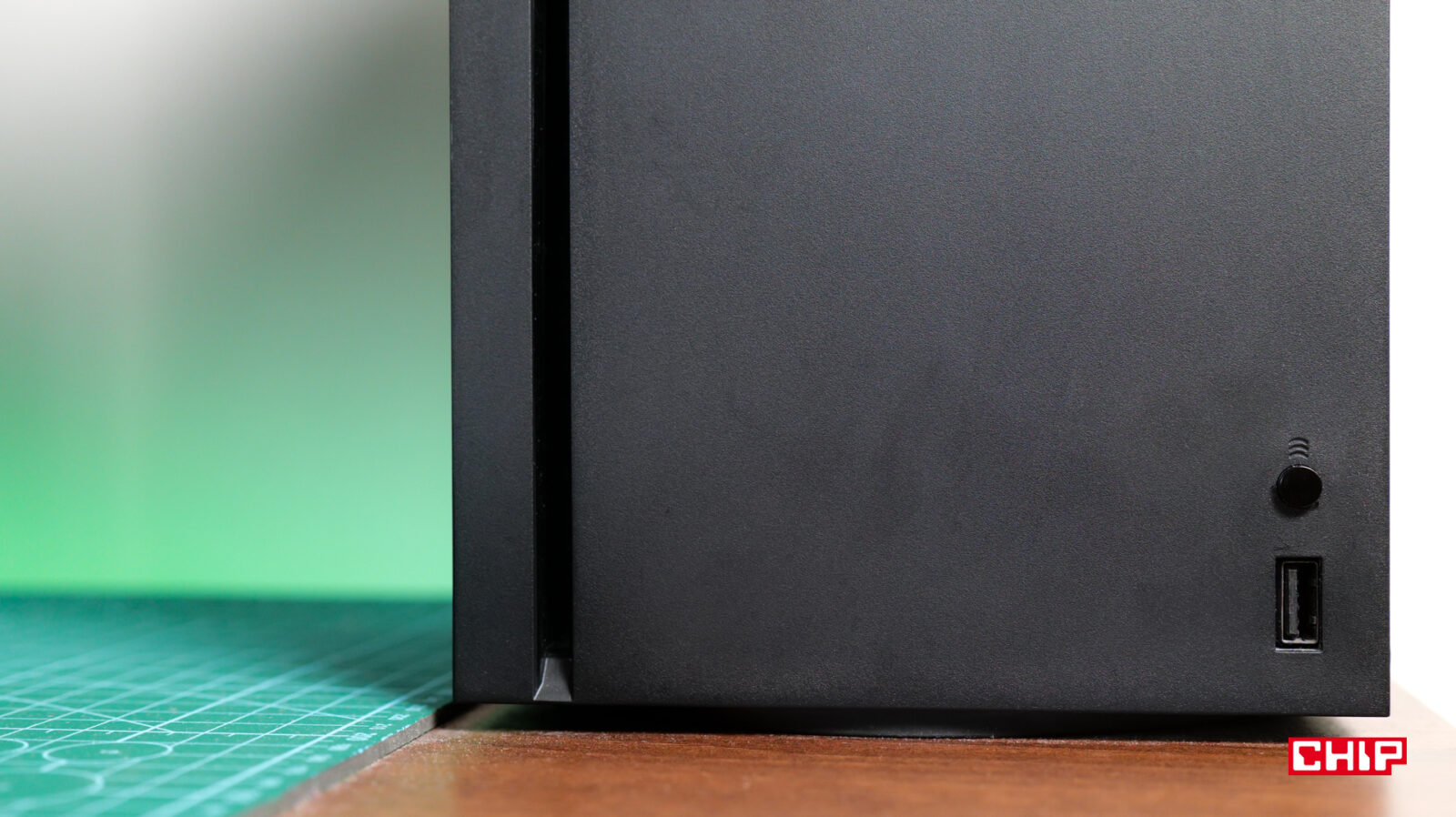 Napęd oraz port USB-A w Xbox Series X