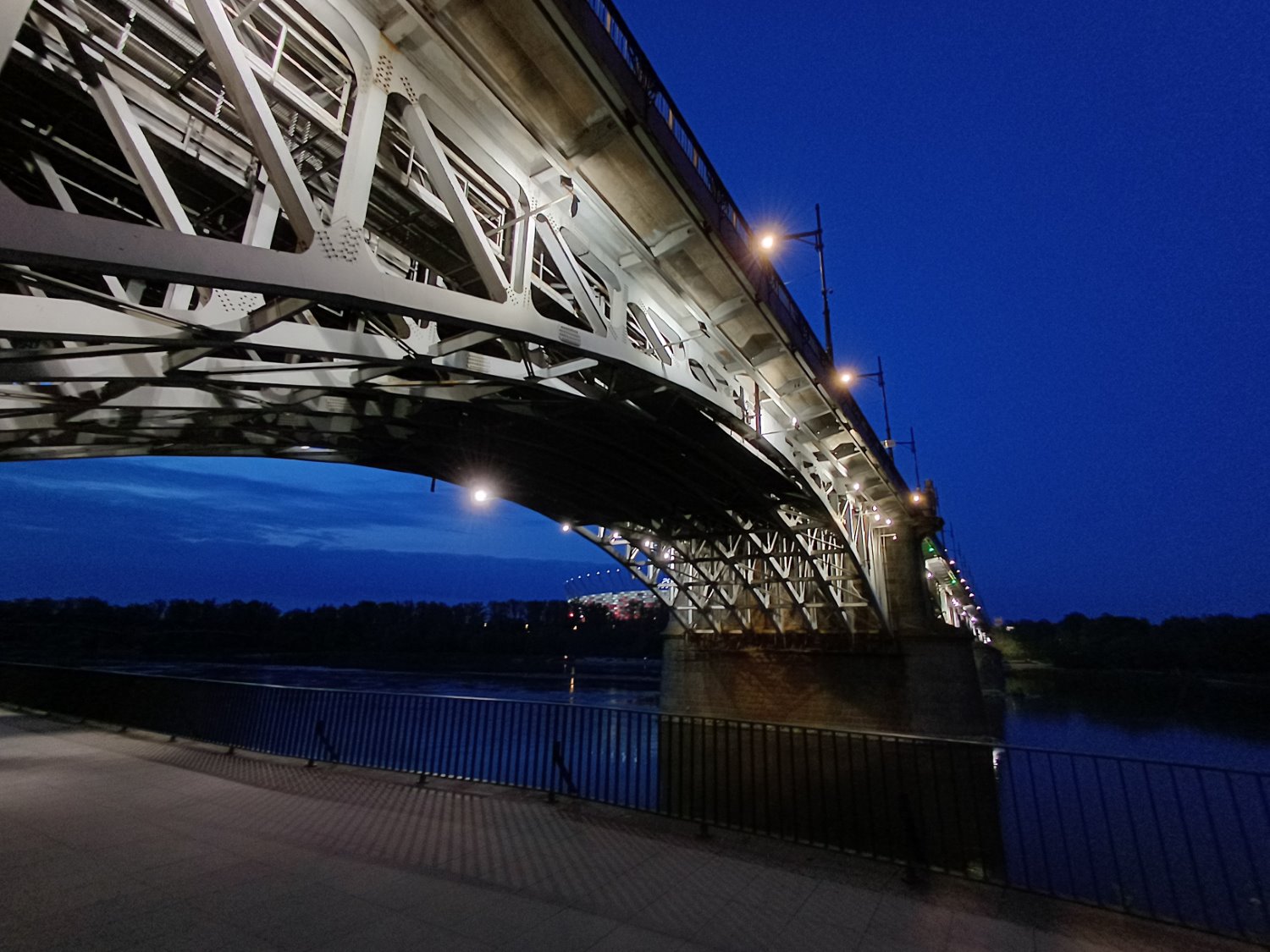 Samsung Galaxy A34 5G - zdjęcie w trybie nocnym, obiektyw ultraszerokokątny