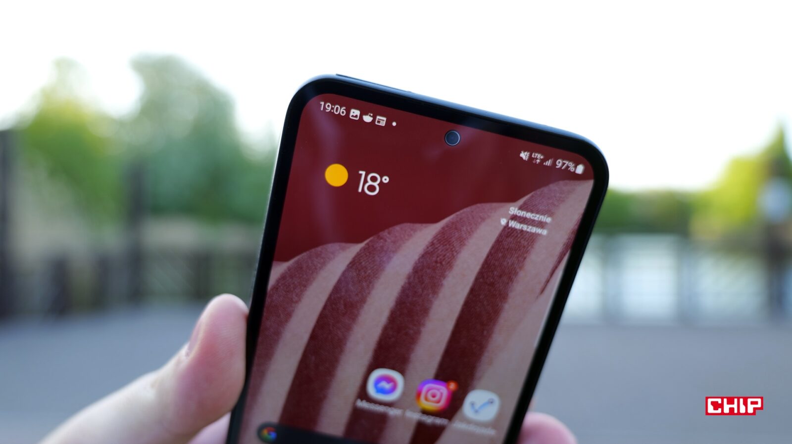 Samsung Galaxy A54 5G - wystająca tacka