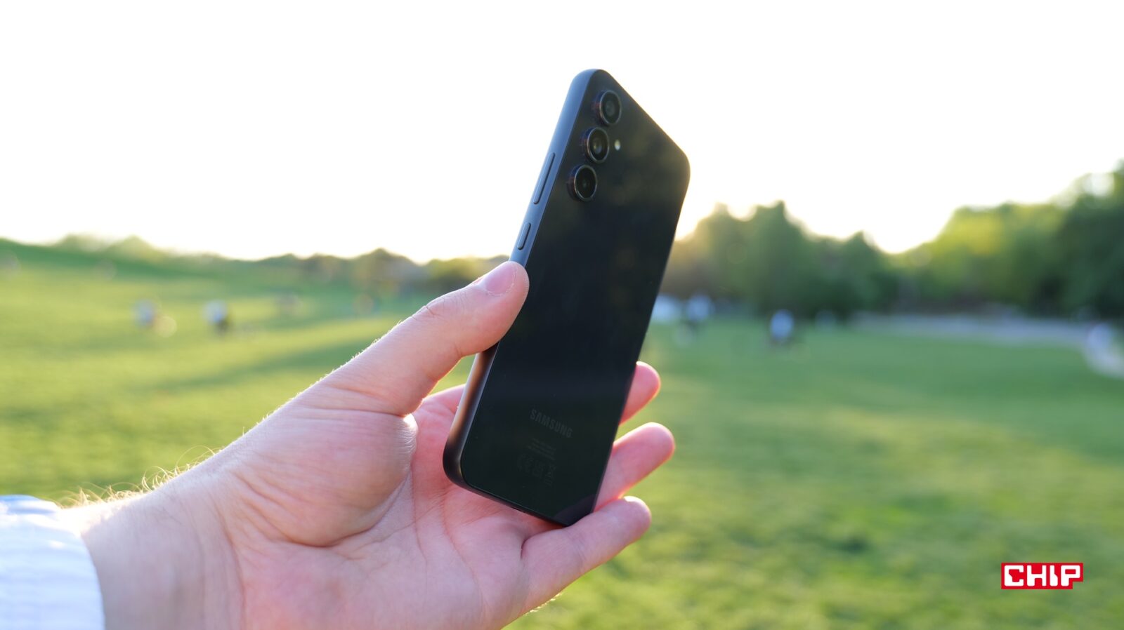 Samsung Galaxy A54 5G z boku