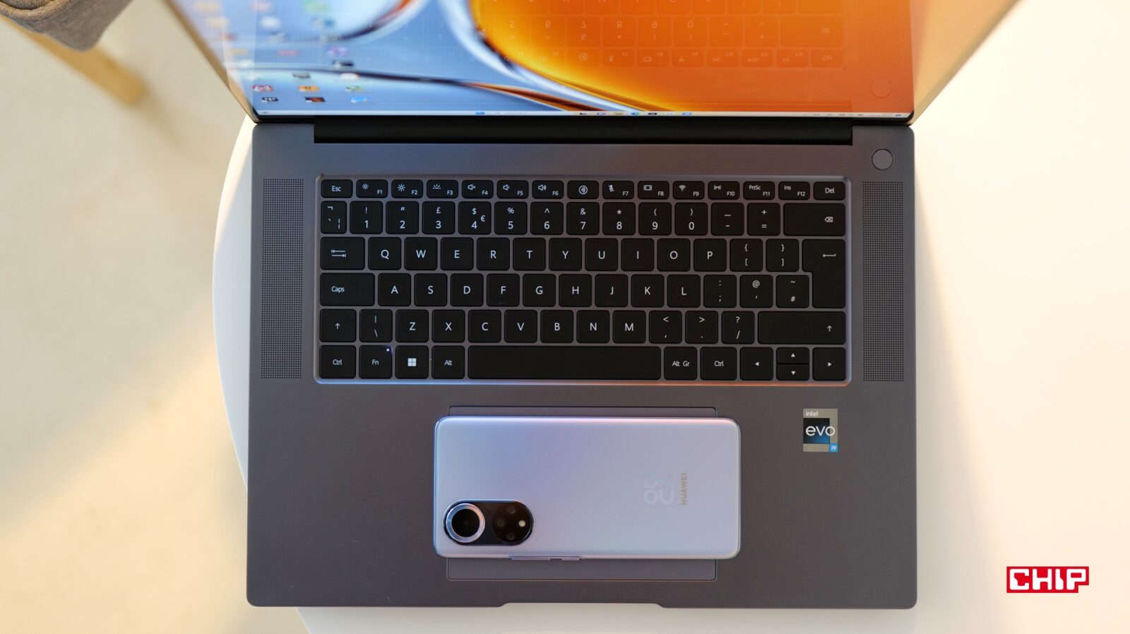 Huawei MateBook 16s z góry