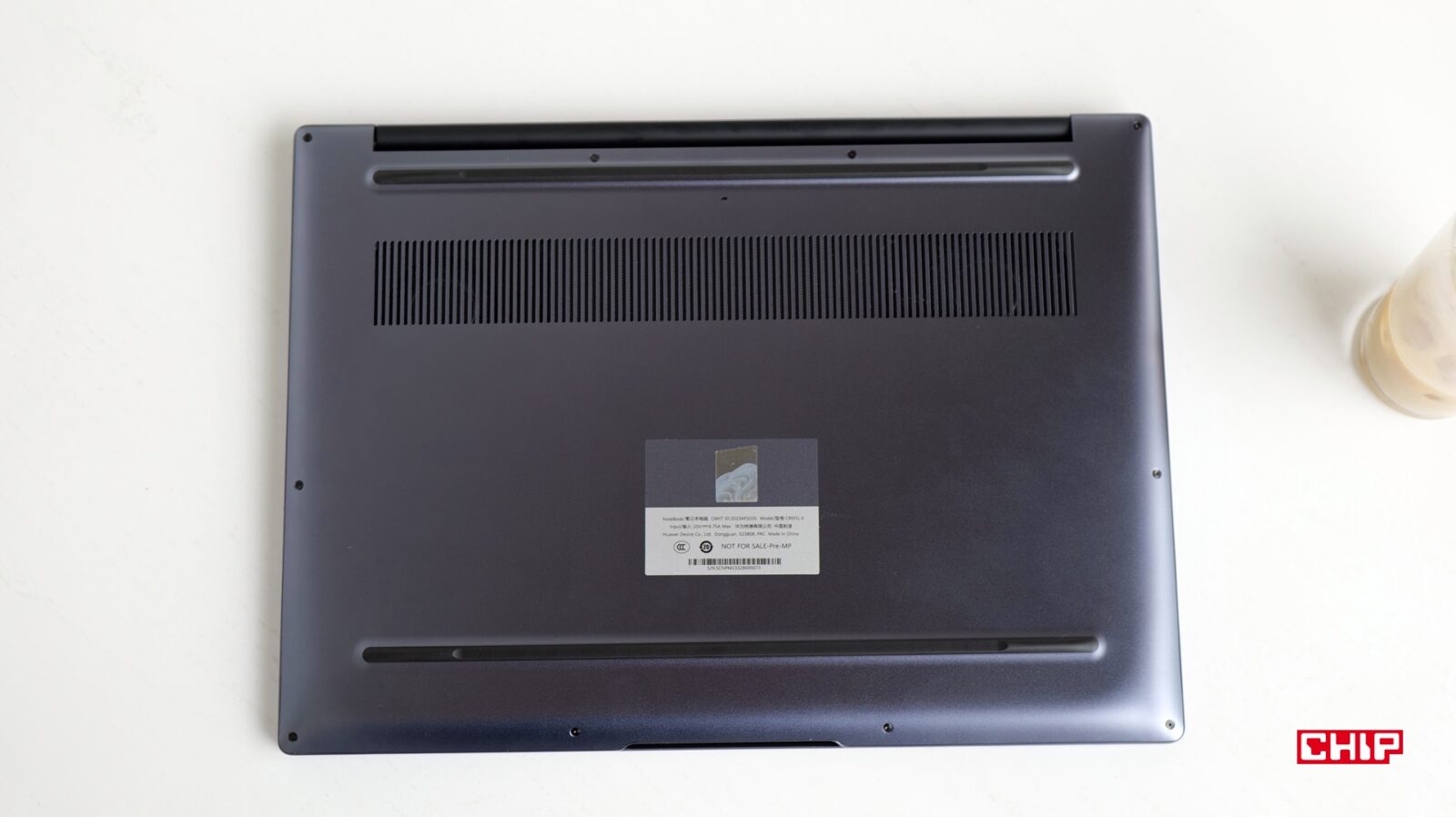 Huawei MateBook 16s z dołu