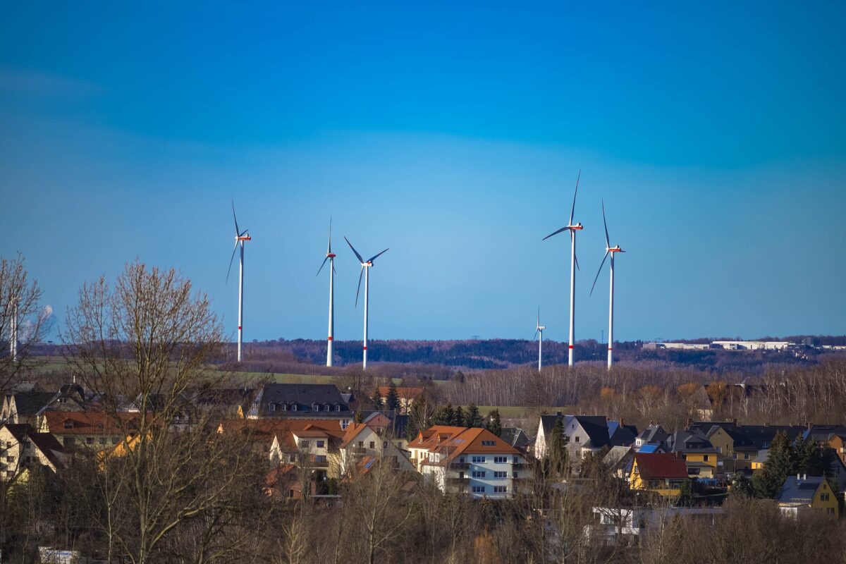 Na to pracowaliśmy ponad cztery dekady. Energia wiatrowa z epokową wartością, a jak to wygląda w Polsce?