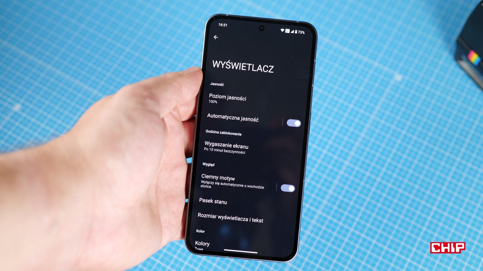 Ustawienia wyświetlacza w Nothing Phone (2)