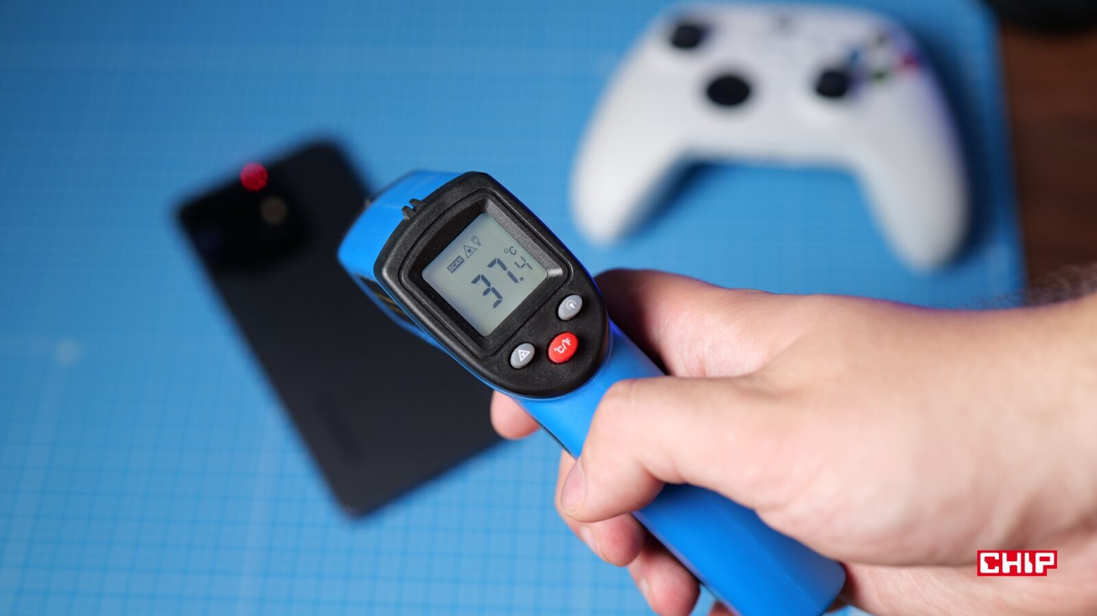 Tecno Spark 10 Pro - pomiar termometrem laserowym