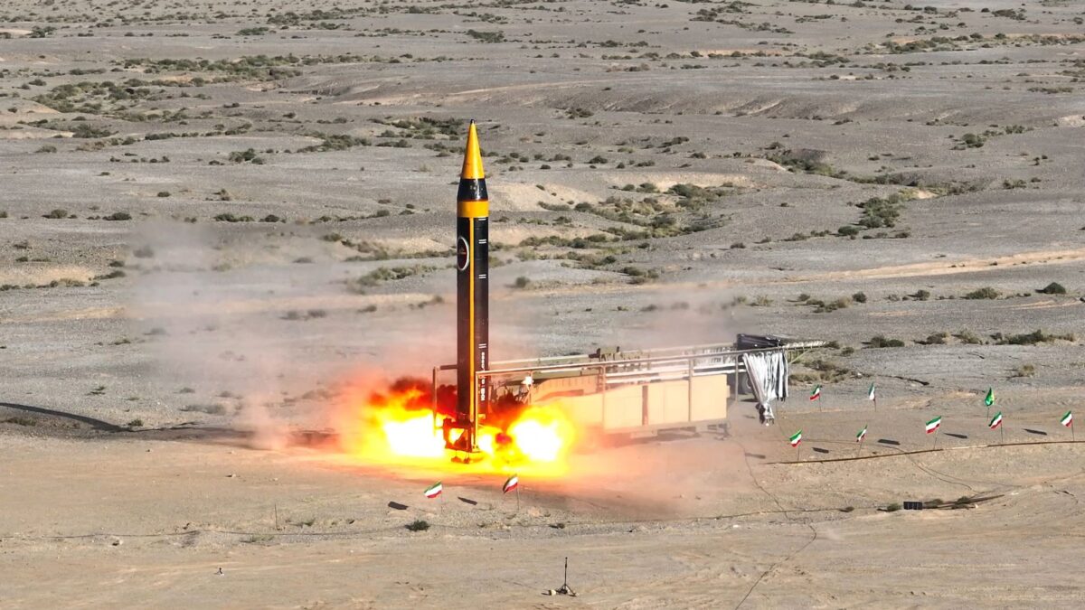 Co łączy satelity i pociski balistyczne? Odpowiada przykład rosnącego w siłę Iranu