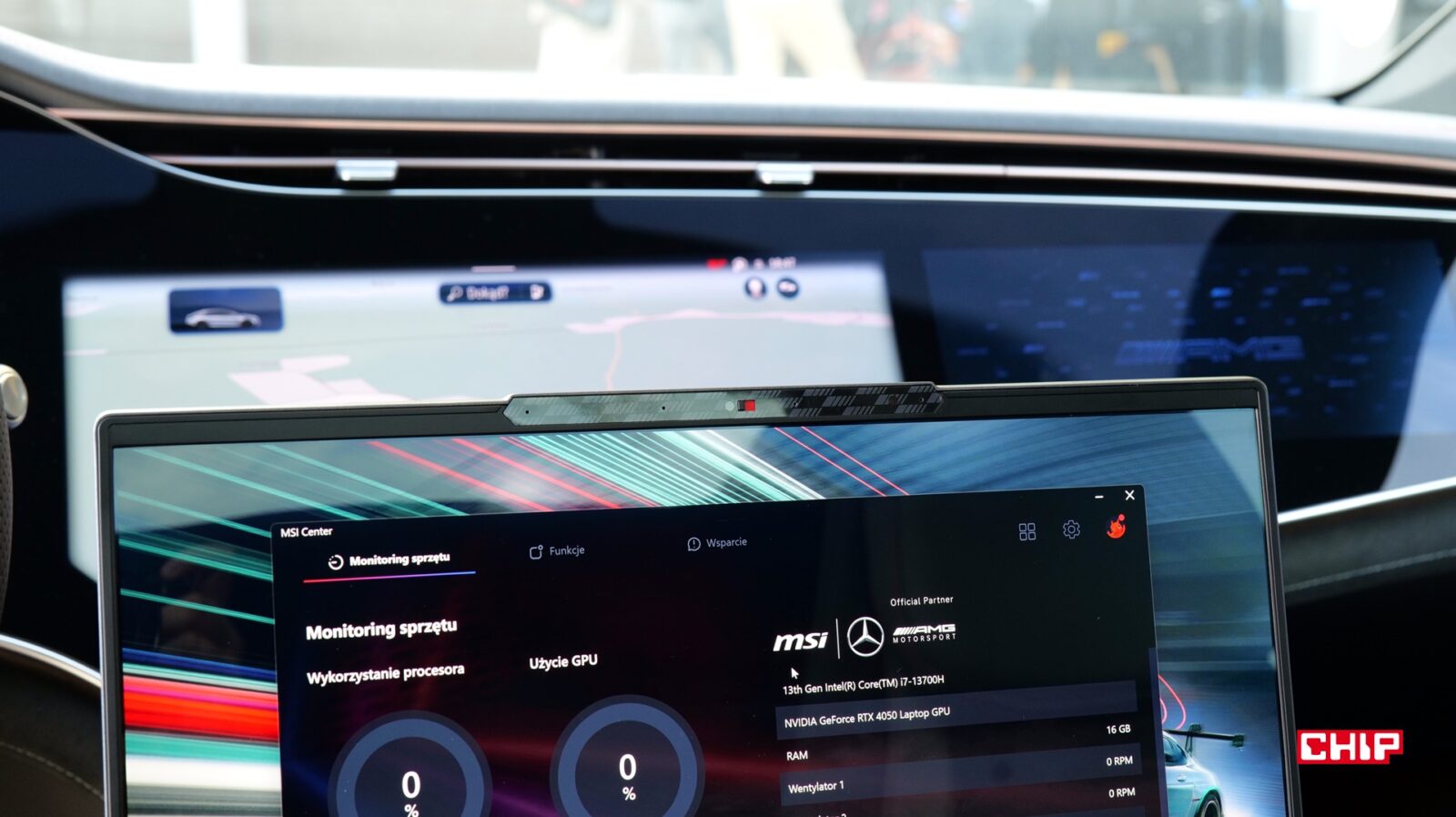 Maskownica kamery w wyścigową szachownicę