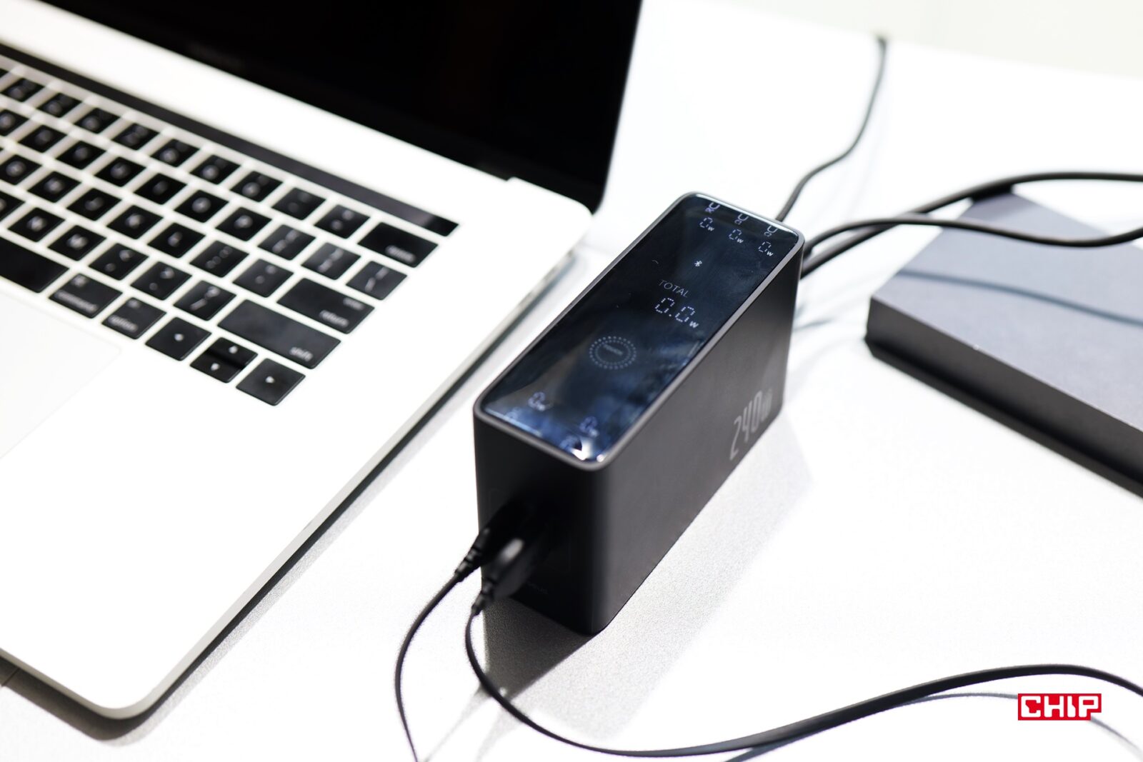 Baseus GaN 5 Pro Desktop Fast Charger 240W - moc ładowania na ekranach