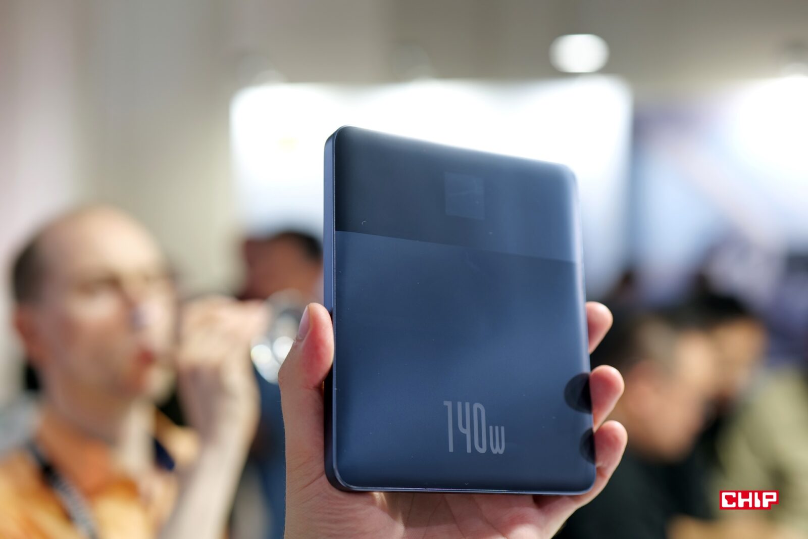 Baseus Blade Smart2 w dłoni