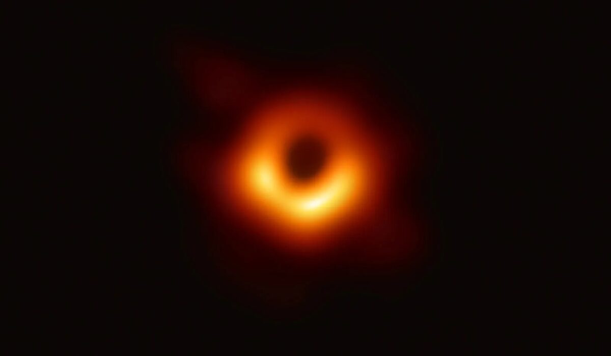 Nareszcie poznaliśmy naturę tego masywnego potwora. Badania poświęcone M87 trwały 22 lata