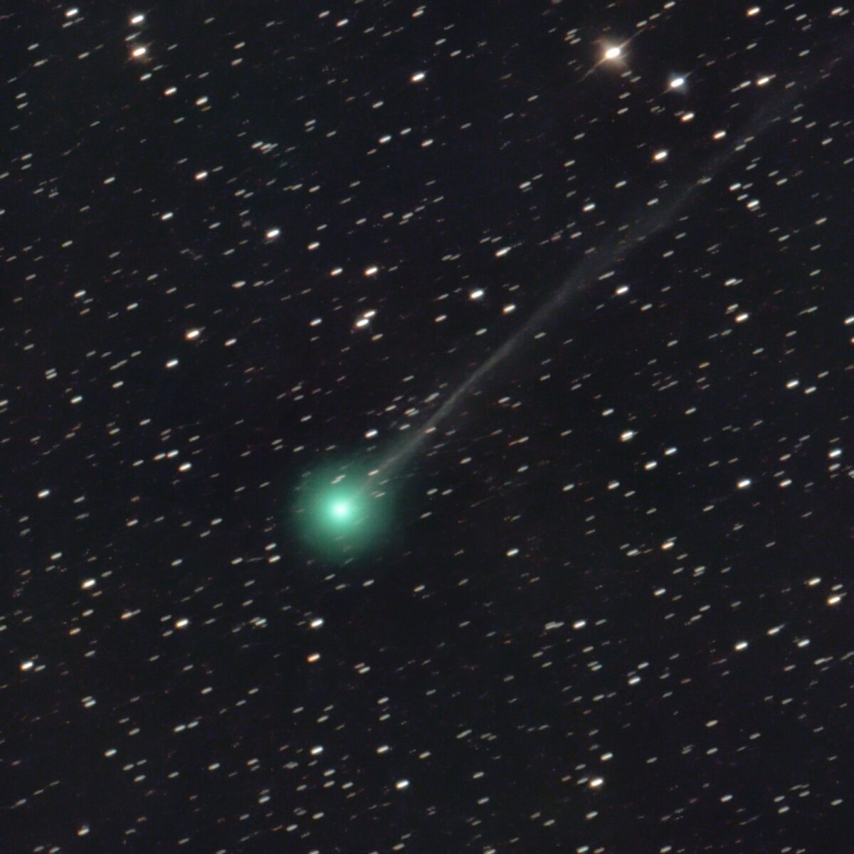 Wyjątkowe nagranie pokazuje starcie komety ze Słońcem. Wygląda niczym surfer sunący po oceanicznej fali