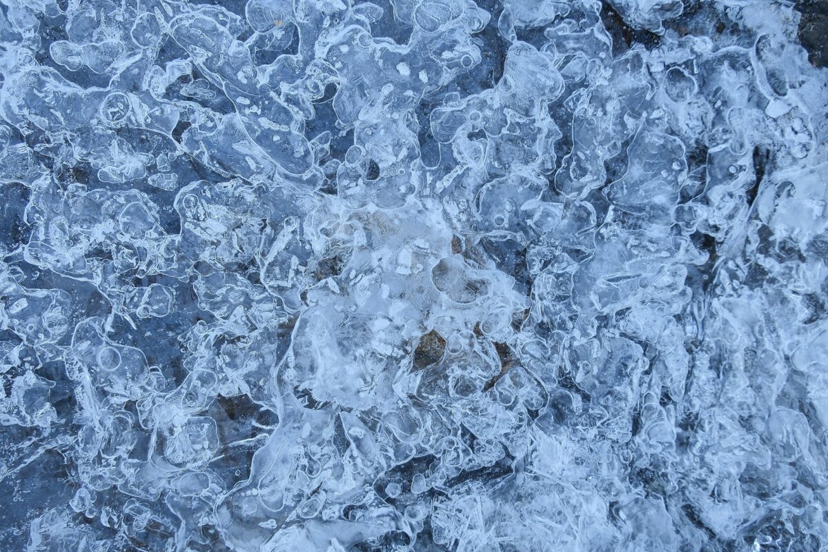 Lód, który topi się tylko w ekstremalnych warunkach. Tajemnicza substancja zaskakuje właściwościami