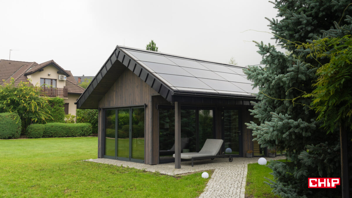 Jak działa dach solarny? Porównanie trzech wiodących rozwiązań dostępnych w Polsce