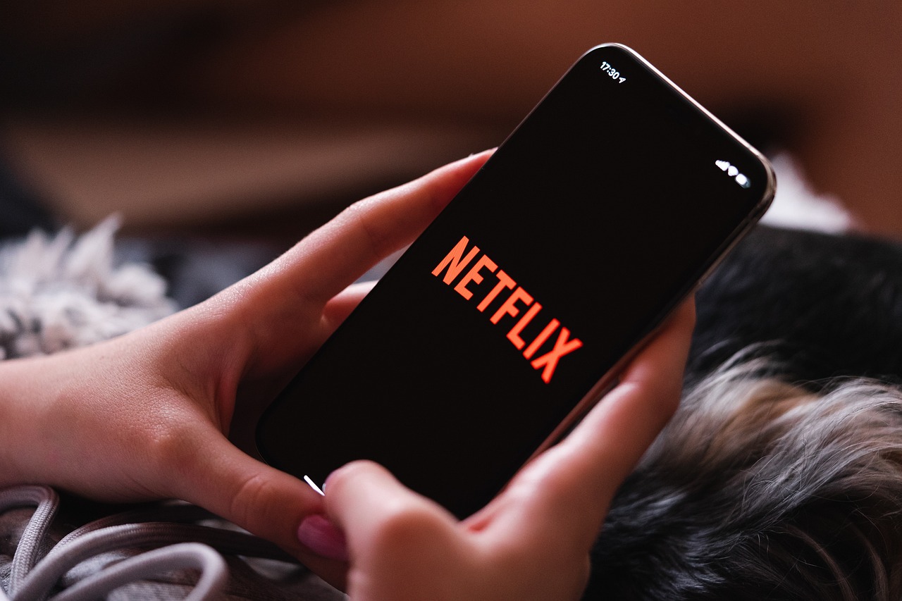 Netflix eksperymentuje z AI. Chatbot pomoże znaleźć idealny film lub serial