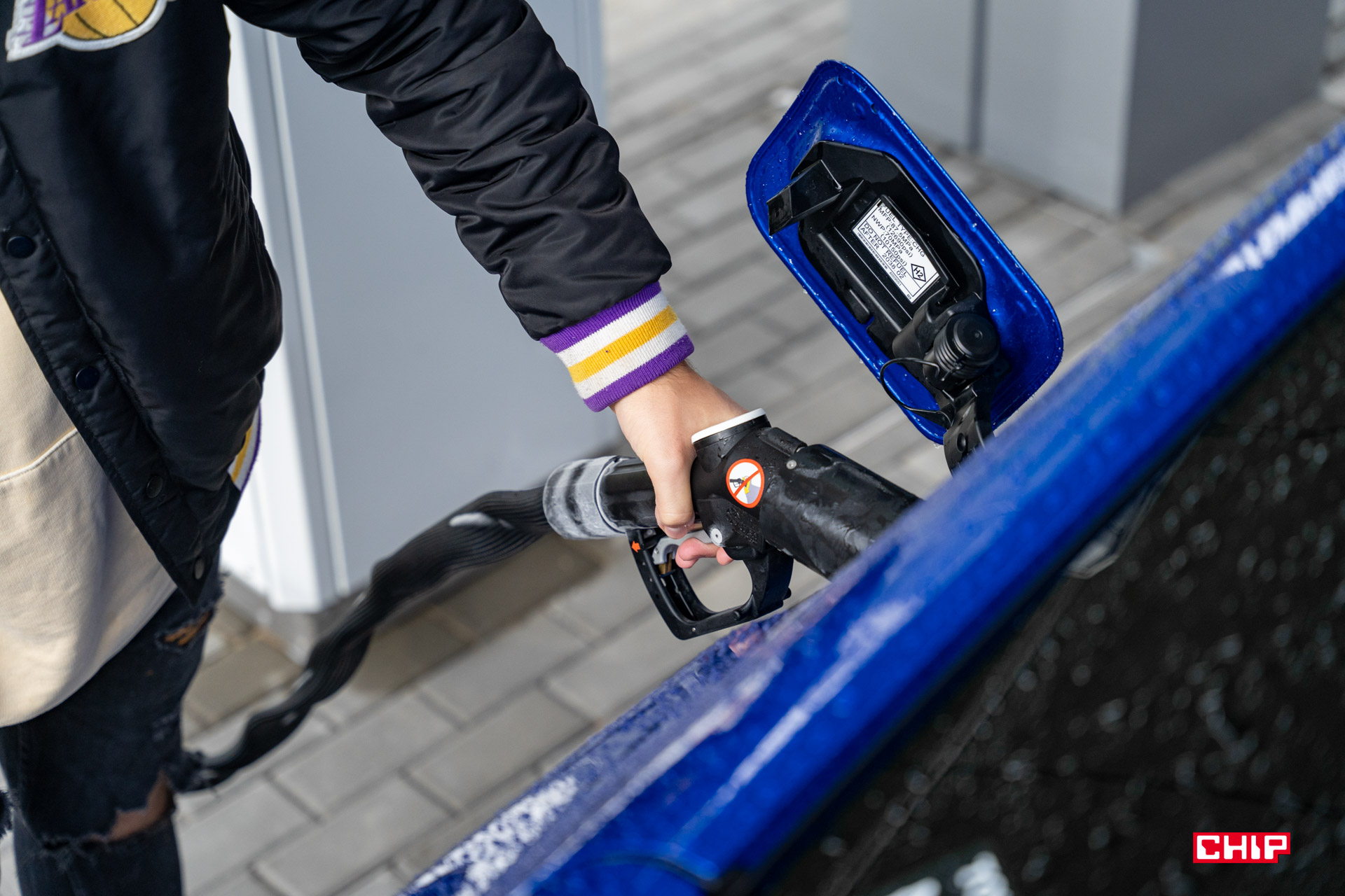 Czym zastąpić benzynę? Trzech gigantów zmierzy się z paliwem jutra