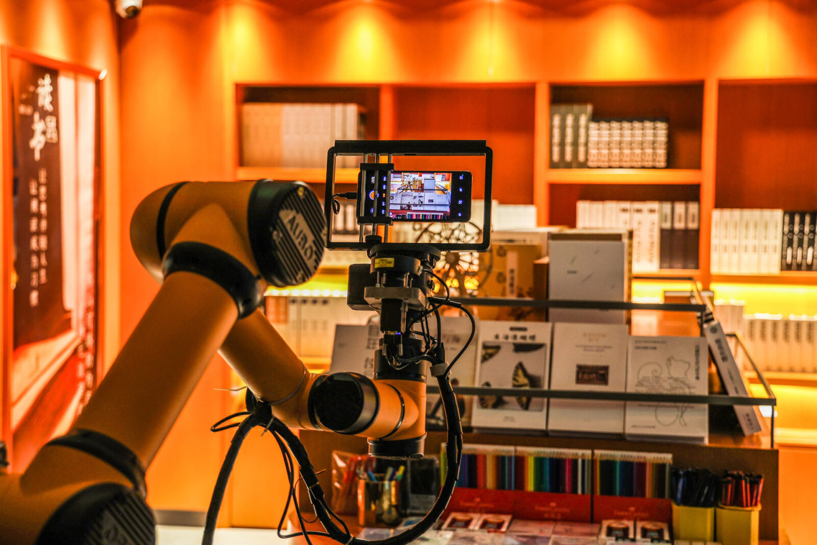 OPPO Intelligent Imaging Lab - zbliżenie na robotyczne ramię