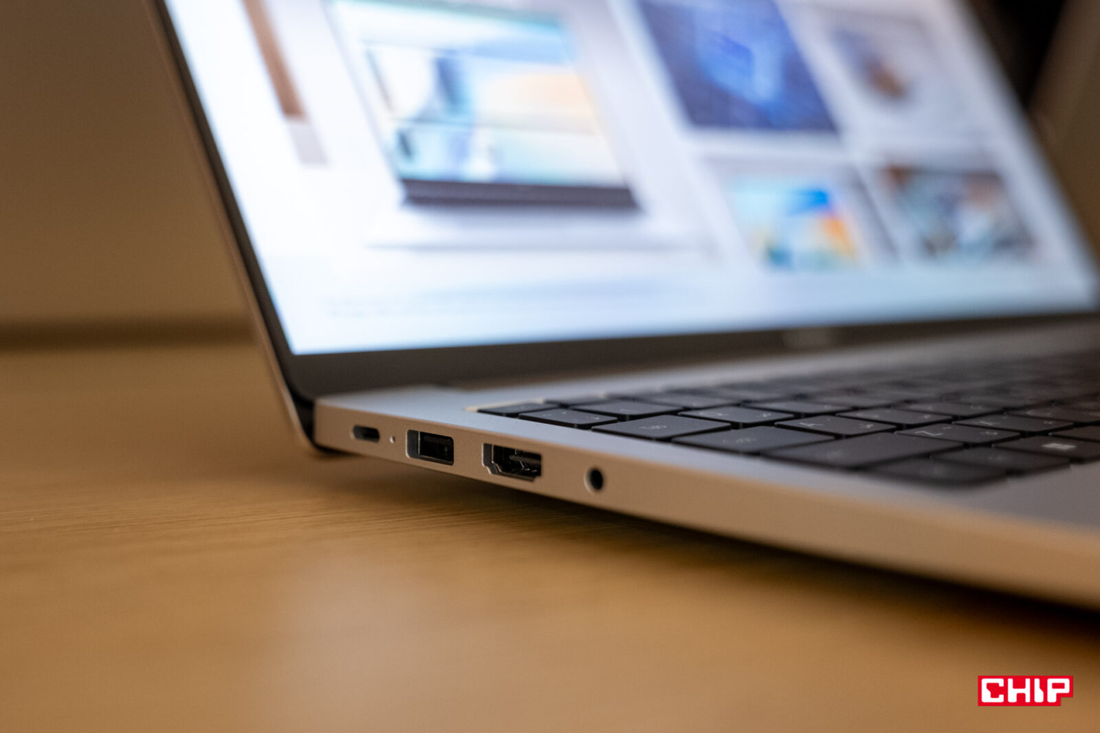 Huawei MateBook D 16 (2024) - porty z lewej strony